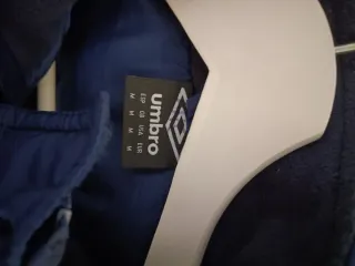 Abrigo azul Umbro