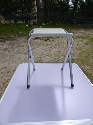 Mesa plegable de camping + 4 taburetes - Nueva