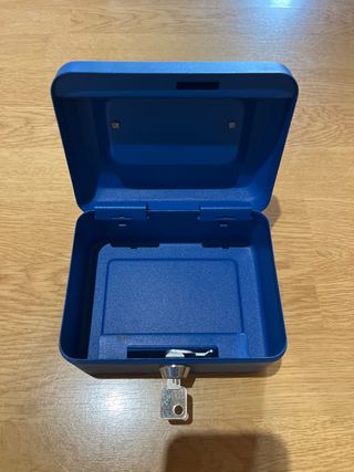 Caja de caudales Arregui azul con llave