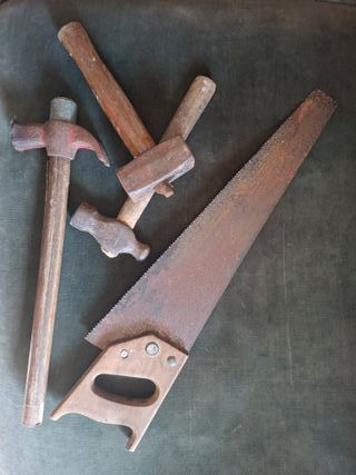 Herramientas Antiguas:Serrucho Bellota y martillos