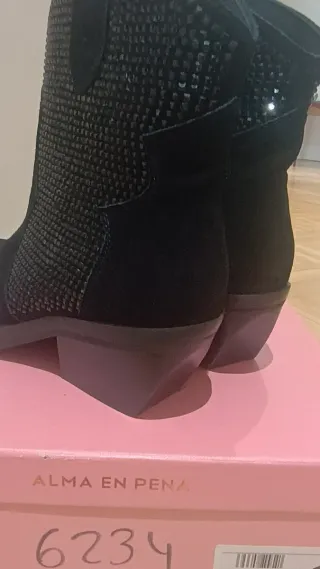 Botines Alma en Pena Piel Serraje Joya Negros
