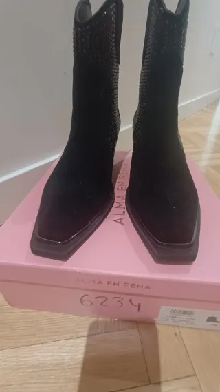 Botines Alma en Pena Piel Serraje Joya Negros