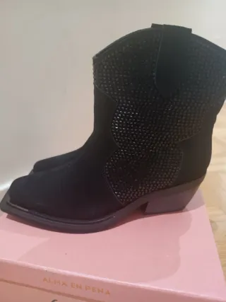 Botines Alma en Pena Piel Serraje Joya Negros