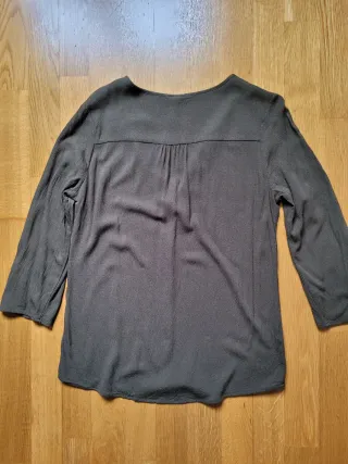 Camiseta Stradivarius manga 3/4 caqui