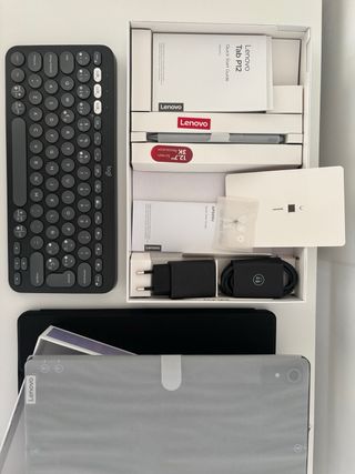 Lenovo Tab P12 con funda y teclado