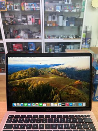 MacBook Air 2020 i5 16GB RAM 256GB SSD