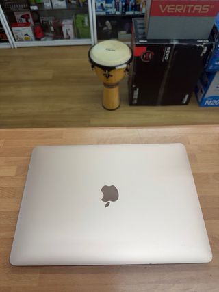 MacBook Air 2020 i5 16GB RAM 256GB SSD