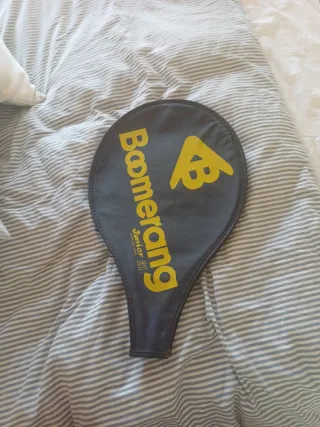 Raqueta de tenis azul con funda