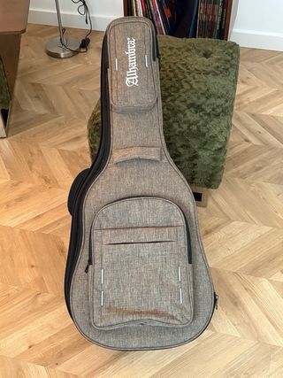 Guitarra Alhambra 4P Amplificada + Funda