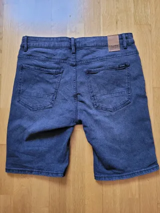 Bermuda vaquera Pull&Bear negra Slim Fit