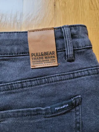 Bermuda vaquera Pull&Bear negra Slim Fit