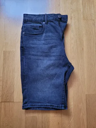 Bermuda vaquera Pull&Bear negra Slim Fit