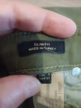 Pantalón vaquero verde Massimo Dutti