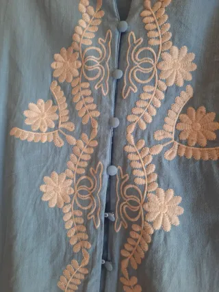Camisa bordada azul talla M
