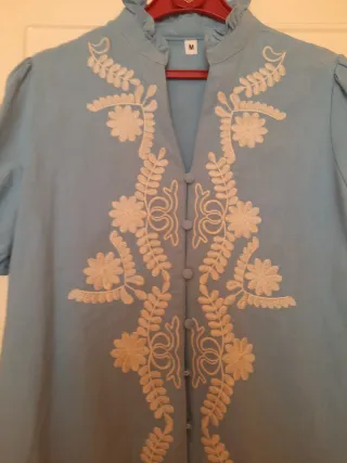 Camisa bordada azul talla M
