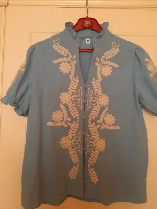 Camisa bordada azul talla M
