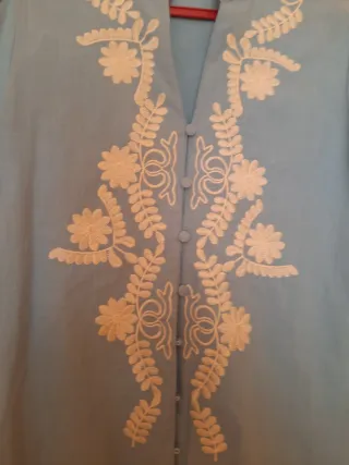 Camisa bordada azul talla M