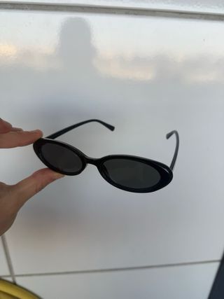 •Oval black elegant chic vibes 70s y2k vintage sun