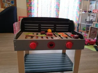 Barbacoa de juguete de madera