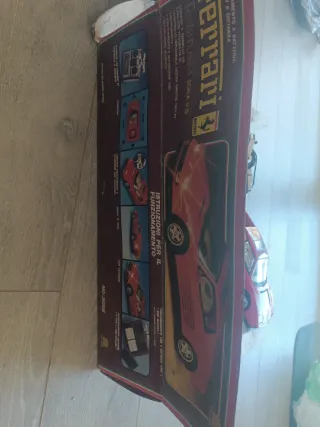 Ferrari Testarossa radiocomandata Scala 1/15