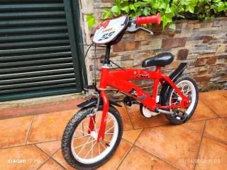 Bicicleta infantil roja