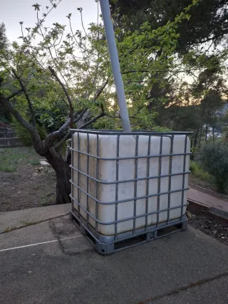 Depósito de agua IBC 1000L con jaula metálica