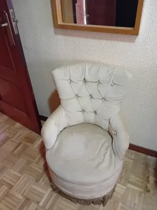 SE REGALA Sillón tapizado beige