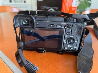 Sony a6500 + Objetivo Zeiss 16-70mm f/4 + extras