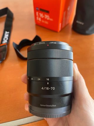 Sony a6500 + Objetivo Zeiss 16-70mm f/4 + extras