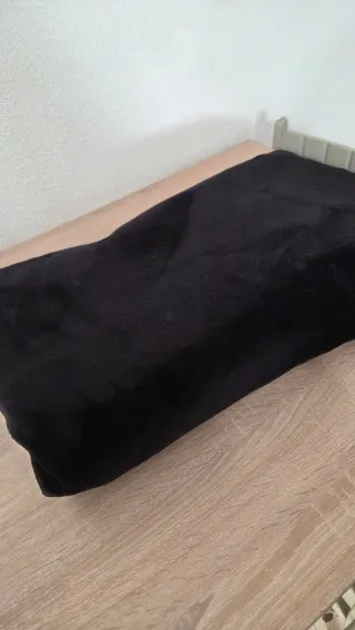 Manta de terciopelo negra