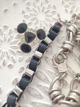 Lote bisutería: pulseras y collares