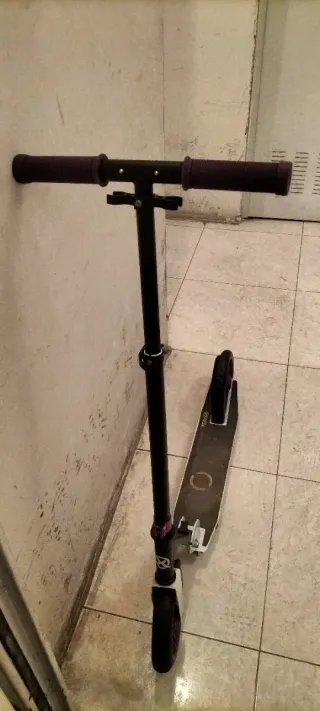 Monopatín 2 ruedas manillar ajustable