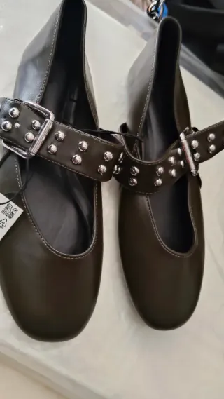 Bailarinas negras con hebilla y tachuelas