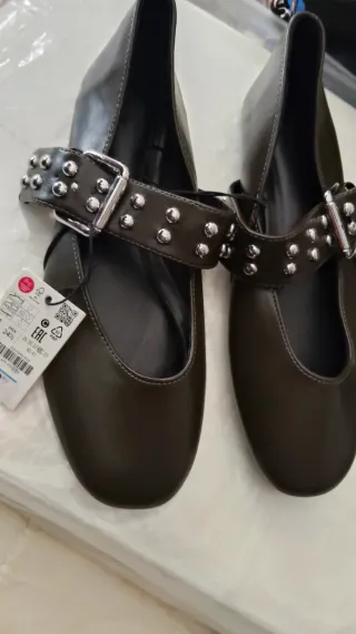 Bailarinas negras con hebilla y tachuelas