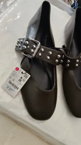 Bailarinas negras con hebilla y tachuelas