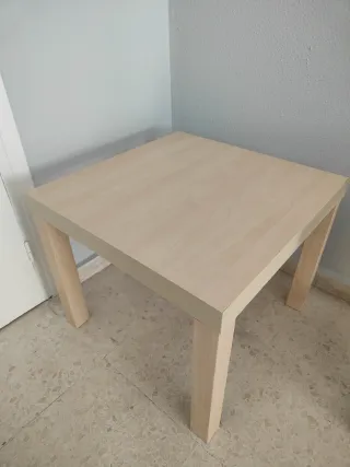 Mesa auxiliar de madera clara Negociable