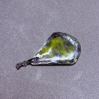 Colgante artesanal Serpentina Magnetita Mineral