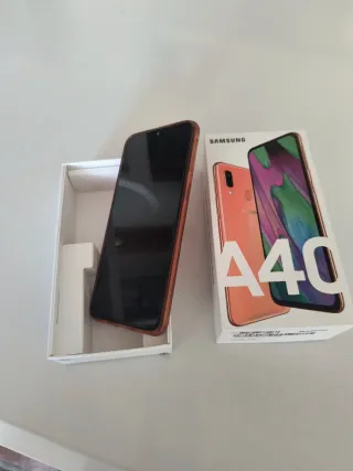 Samsung Galaxy A40 Coral.