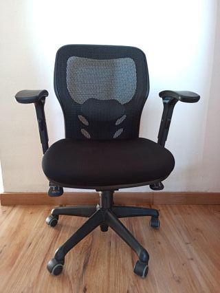 Silla ergonómica de oficina negra