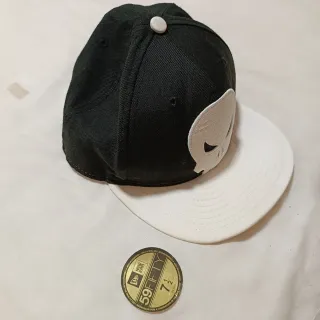 Gorra "The Punisher" Negra y Blanca. Marvel.