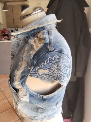 Gilet jeans strappato donna