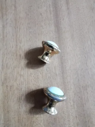 7 tiradores antiguos dorados y blancos