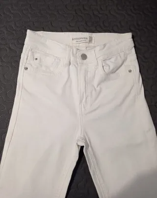 Pantalón vaquero blanco Stradivarius Talla 32