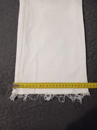 Pantalón vaquero blanco Stradivarius Talla 32