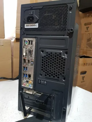 PC i7 4770 16GB RAM Quadro K2200 4GB Wifi HDMI