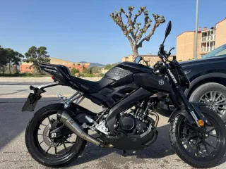 Yamaha MT-125 Negra, tubo de escape homologado