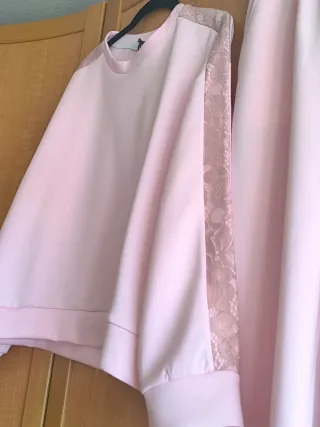 Conjunto chándal vestir rosa con encaje