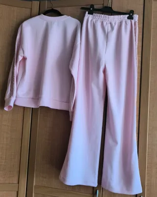 Conjunto chándal vestir rosa con encaje