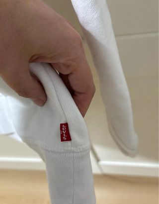Sudadera Levi's Blanca Logo Rojo  Talla M