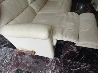 Sofá polipiel beige 3 plazas y butaca reclinable